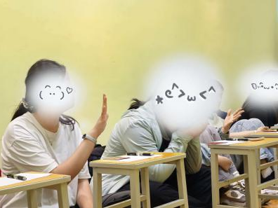 桌游相伴，乐享青春 ——学生在趣味互动中放松身心